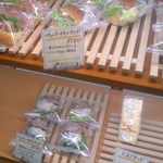 パルマアンドカフェ - 「たまごサンド」などのパンです。