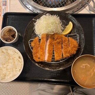 お肉屋さんが『君に、焼いて揚げる。』_1