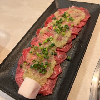 お肉屋さんが『君に、焼いて揚げる。』_0