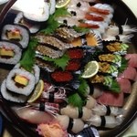 松井寿し - 料理写真:特上にぎり(４人前)と巻き寿司１本