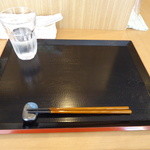 麺創 樹咲 kizaki - 席にゎ最初からお盆と箸が常備