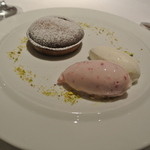 ラ・トルテュ - イチゴの温かいタルト
      イチゴミルクのソルベ 