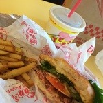 Teddy's Bigger Burgers - キッズコンボにガーリックフレンチフライ(^O^)／