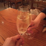 イル ポネンティーノ - やっぱり最初の乾杯は泡で。