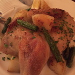 イル ポネンティーノ - 鶏胸肉のグリル。塩味がしっかり効いていて、ワインが進みます。