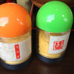 大地のうどん - 「超激辛 黄金」と「極辛 黄柚子こしょう」