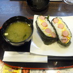 カレーハウスCoCo壱番屋 - ソーセージエッグおにぎり（270円）と味噌汁4（50円）