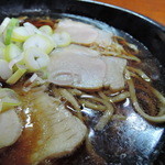 とっかり - 上質なテールスープのような、素朴感ある骨の香りと旨みが豊かに広がる