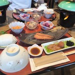 齋栄旅館 - 