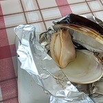 食堂はまかぜ - 料理写真:大きな焼きはまぐり、やけたところ。