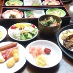 ホテル＆スパ　アンダリゾート伊豆高原 - 朝食　その他はバイキング形式