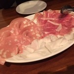 オステリア ピテカントロポ - プロシュートやラルドの盛り合わせ