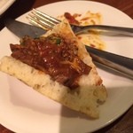 オステリア ピテカントロポ - 煮込みをのせて・・・