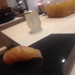 鮨 心白 - 【握り】浜鯛または尾長鯛（石垣島、2週間熟成）（2015.04.11）