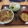 すき家 - 牛丼(並盛)+つゆだく+ねぎだく サラダランチセット 650円 ♪