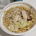 ファミリーマート - 料理写真:ラーメン荘歴史を刻め監修豚ラーメン(背脂入り)698円