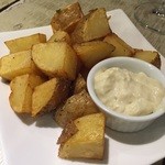 クワトロチンクエ - メークイン芋のフリット にんにくソース(350円)