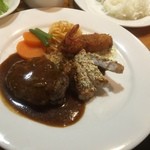 洋食屋ゆうき - ミニハンバーグとポークのパン粉焼き