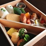 Kyoshumi Hisaiwa - 折詰弁当