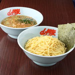 山岡家 - 山岡家のつけ麺はさっぱりとした酸味とコクが決め手！「醤油つけ麺」