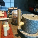 竹ふえ - コーヒーは自分で石臼で挽いて入れます。