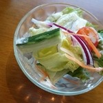 洋食屋 グリル ラパン - エビ入りオムライスのサラダ