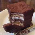 ネオクラシック クローバー - 長崎石畳ショコラ 8層になっていました。食感も良く甘すぎない美味しいケーキでした。