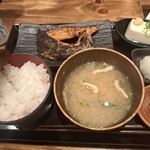 しんぱち食堂 - 料理写真:銀鮭塩焼き定食1,309円冷奴66円