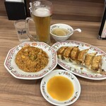 餃子の王将 - 料理写真:餃子341円&キムチ炒飯638円&生ビール451円