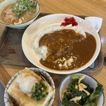 春日部武里食堂 - 料理写真:食堂カレーライスと自分好みカスタマイズ!