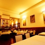 Alfredo Alla Scrofa - 店内の様子。店を訪れたオードリーヘップバーンなど有名なハリウッドスターの写真が