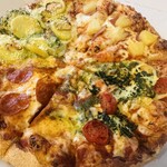 ドミノピザ - 料理写真:★クワトロ・ハッピー
1. トロピカル
2. ジェノベーゼ
3. アメリカン
4. マルゲリータ
4種類を一度に楽しめる欲張り仕様。