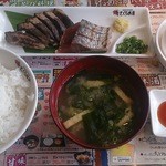 さくら水産 - 本日の日替わり定食（かつおタタキ）500円