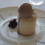 ミシェル・ブラス トーヤ ジャポン - 81年オリジナルクーランの解釈をもとに カシスの流れる温かいビスキュイクーラン ショコラノワールエベヌ72%のアイスクリーム