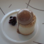 ミシェル・ブラス トーヤ ジャポン - 81年オリジナルクーランの解釈をもとに カシスの流れる温かいビスキュイクーラン ショコラノワールエベヌ72%のアイスクリーム