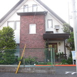 サラマンジェ ド ヨシノ - 三角屋根の一軒屋レストラン(1階部分のみ）