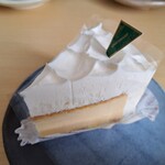 シャトレーゼ - 料理写真:ダブルチーズケーキ(345円)
