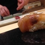 鮨 心白 - 【握り】鯵（愛媛、3日熟成）（2015.05.17）