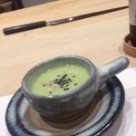 鮨 心白 - 【つまみ】そら豆（愛媛）のすり流し 蛤と秘伝豆入り（2015.05.17）