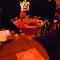 RESTAURANT DAZZLE - 薔薇をあしらった、「バラード」というカクテル・・