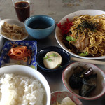 奥崎食堂 - 焼きそば定食570円