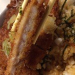 焼肉酒場 山宝 - カツは薄切り