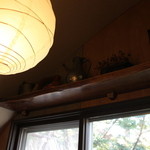 蕎麦喰い処 利めい庵 - 店内は昭和レトロな良い雰囲気