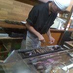 かぶと - 奮闘する藤森さん