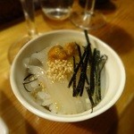 宝寿司分店 - イカ刺し絡めてドンブリ完成！