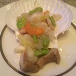 中国料理 陽明殿 - 大海老と帆立貝・蚕豆の塩炒め
            