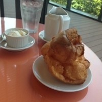 トラットリア グランボッカ - シュークリームの生地のようなパン