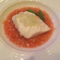 中国料理 陽明殿 - 白身魚の葱生姜香り蒸し　梅肉ソース
                