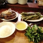 パーラー江古田 - そら豆のオーブン焼きセット、ペコリーノチーズを乗せてもそもそ＆オリーブオイル添え（本日の限定メニュー）