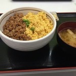 九十九里ファーム たまご屋さんコッコ - 2色丼